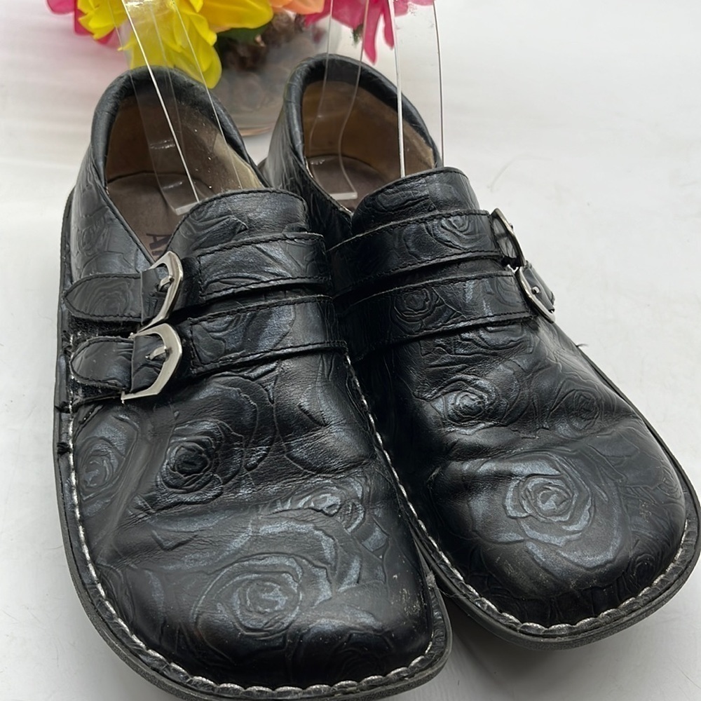 Alegria All-571 Black Leather Buckle Clog with rose embossing Sz.38. BLW1833